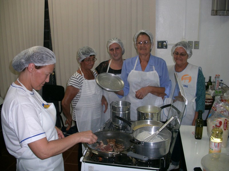 CURSO DE AUXILIAR DE COZINHA ESTÁ EM ANDAMENTO